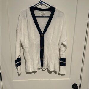 Missguided White and Blue Cardigan Sweater with V-neck and Long Sleeves
